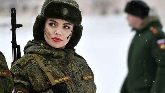 Rusiya ordusu qadınları hərbi xidmətə çağırır