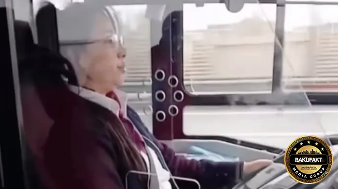 “BakuBus”un qadın sürücüsünün yüksək səslə mahnı dinlədiyi iddialarına RƏSMİ CAVAB – VİDEO