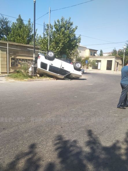 Salyanda ağır qəza: İki maşın toqquşdu, biri aşdı, yaralılar var