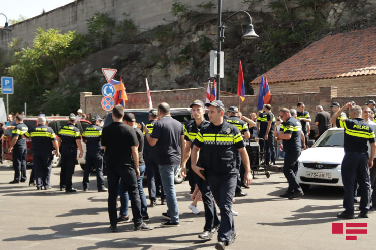 Tbilisidə ermənilərlə polis arasında insident yaşandı