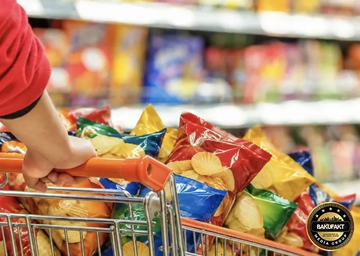 Bakıda supermarketdə 100 minlik fırıldaq - Müdir çipsilərə görə həbs edildi
