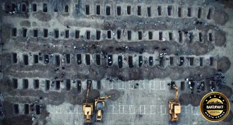 Məktəbin bombalanması nəticəsində ölən 160 şagirdə məzar qazıldı - FOTO