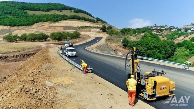 Laçın şəhərinə daxil olmadan yeni avtomobil yolunun tikintisi yekunlaşır