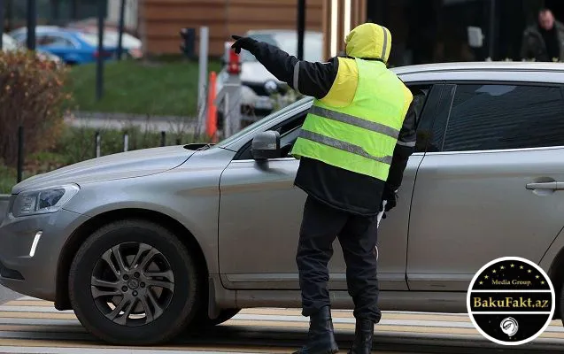 Qanunsuz işləyən "parkovşik" kameranı görüb qaçdı: "Heç kimə hesabat vermirəm!"