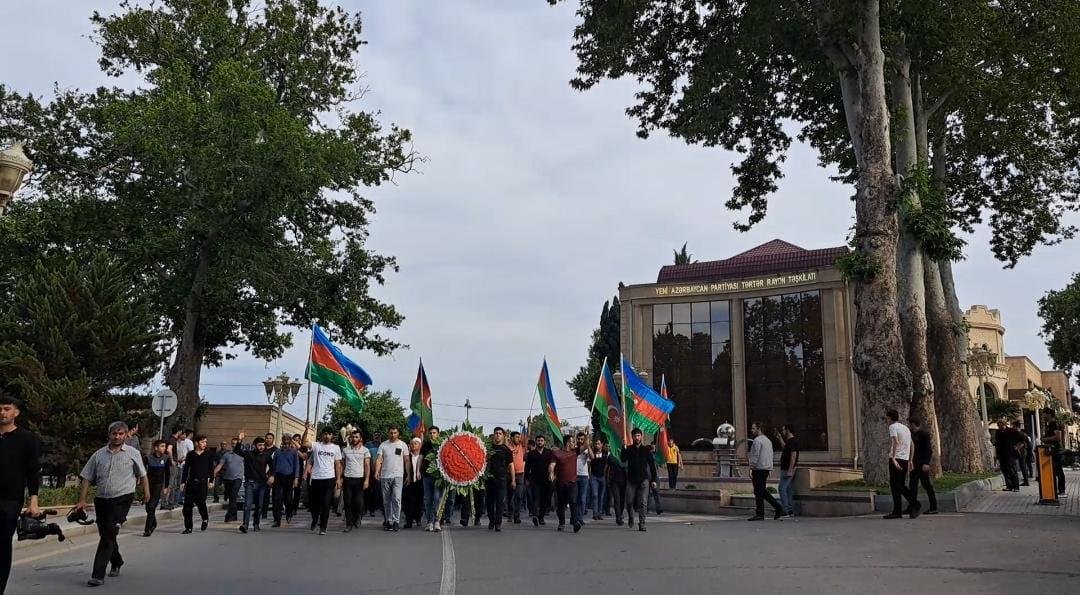 10 ay komada qaldıqdan sonra vəfat edən qazi dəfn edildi