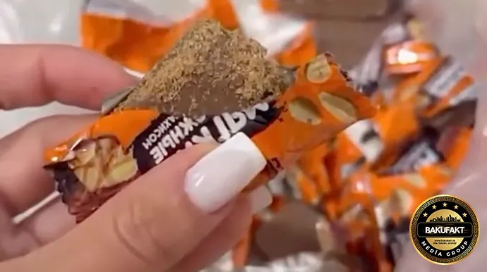 Marketdən alınan konfetin içindən qurd çıxdı...