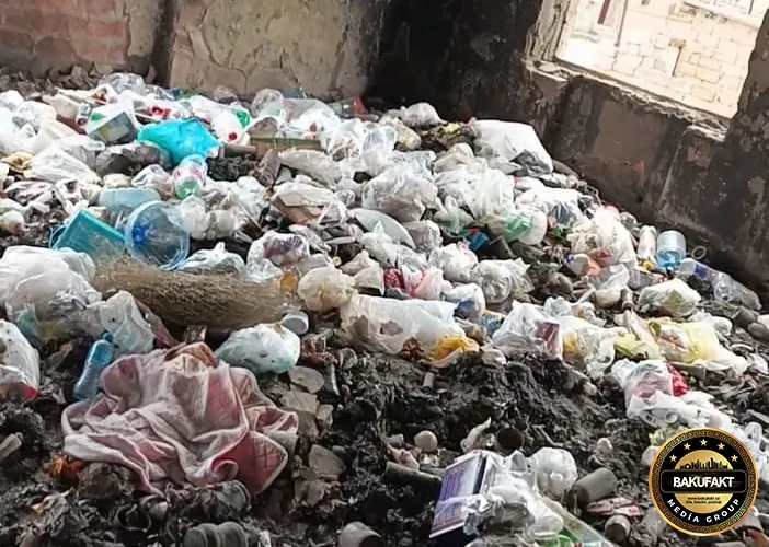 Qızıldaş sakinləri uçqun təhlükəsi altında: köhnə bağça zibilliyə çevrilib