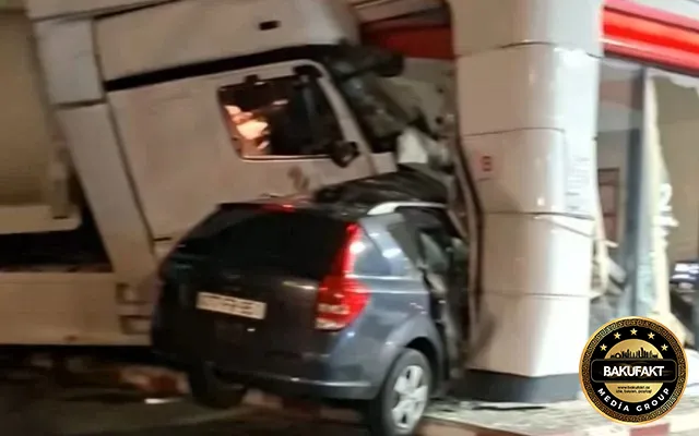 Yük maşını "Lukoil" yanacaqdoldurma məntəqəsinə çırpıldı 