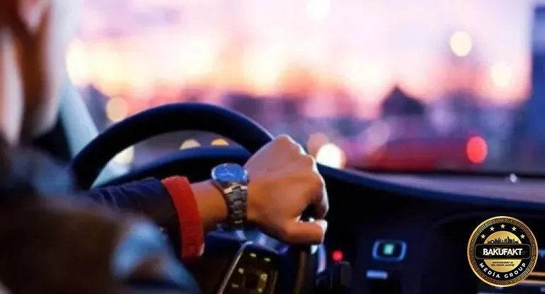 Sərxoş qıza ayıq sürücü xidməti təklif etdi, 4500 manatını oğurladı