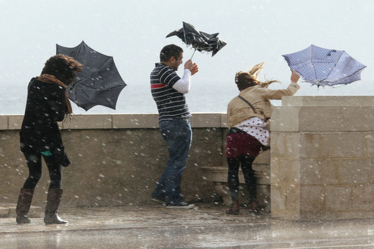 Hava yenə PİSLƏŞƏCƏK: Güclü külək, dolu