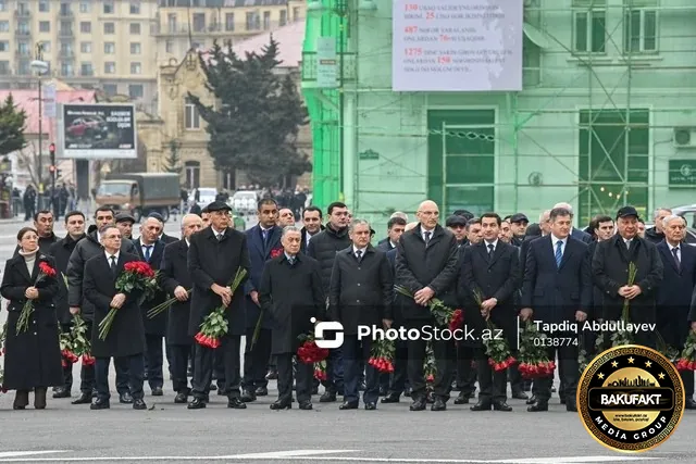 Rəsmilər "Ana harayı" abidəsini ziyarət etdilər - FOTOLAR