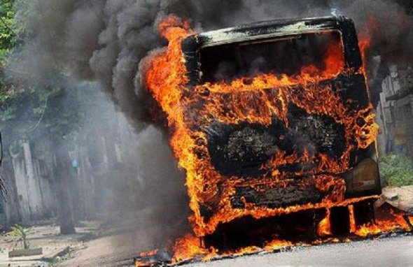 Bakıda "Ford" markalı avtomobil yandı.